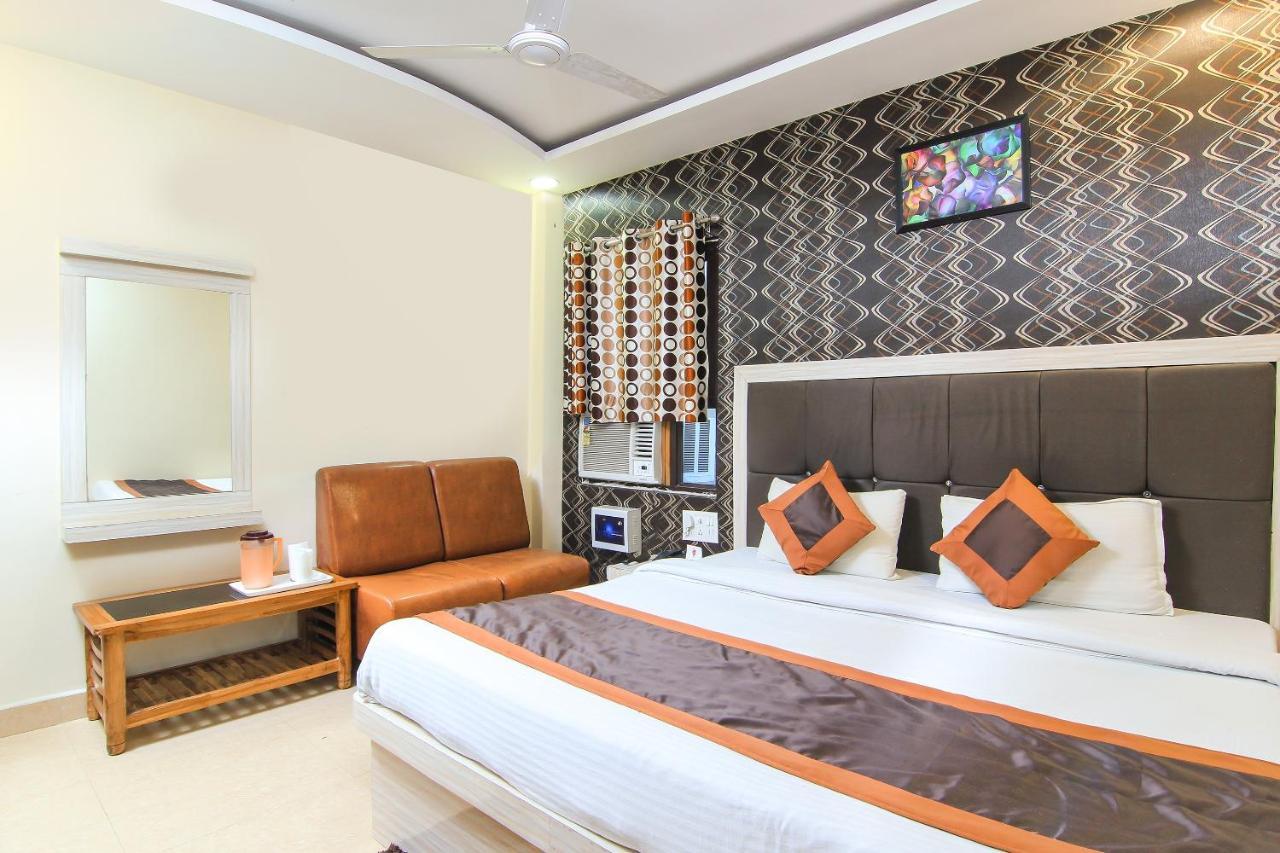 โอโย 8883 โฮเต็ล คอมฟอร์ต โซน Hotel ลัคเนา ภายนอก รูปภาพ