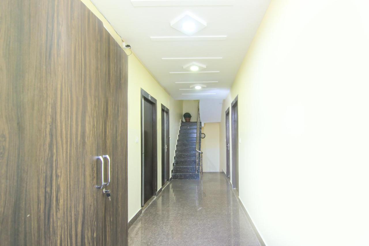 โอโย 8883 โฮเต็ล คอมฟอร์ต โซน Hotel ลัคเนา ภายนอก รูปภาพ
